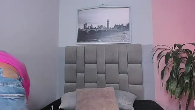 janna lopez  online show from December 5, 12:47 pm