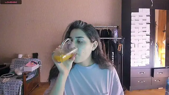 Snapshot of _Roselina_ chatting on July 3, 5:52 pm Roselina online show from July 3, 5:52 pm