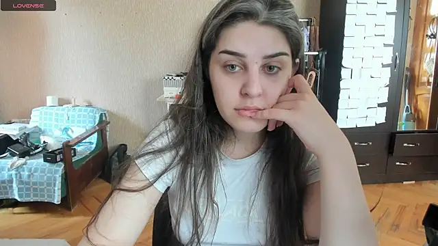 Snapshot of _Roselina_ chatting on July 7, 7:23 am Roselina online show from July 7, 7:23 am