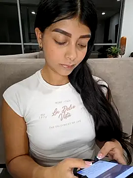 IslaBlaze online show from September 25, 2:37 am