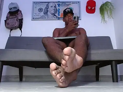 Snapshot of Master_foot_ chatting on April 28, 9:20 pm Master foot online show from April 28, 9:20 pm