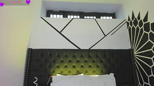 Snapshot of EthaanCox chatting on September 21, 8:32 pm EthaanCox online show from September 21, 8:32 pm