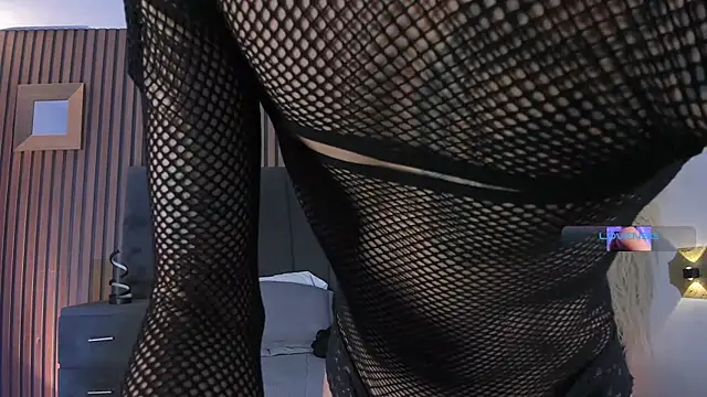 EthaanCox online show from April 19, 9:28 pm