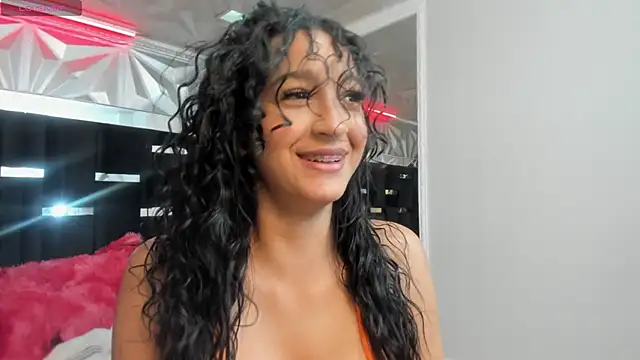 Shelley-Hack online show from February 22, 1:13 pm