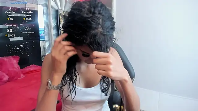 Shelley-Hack online show from March 1, 1:07 pm