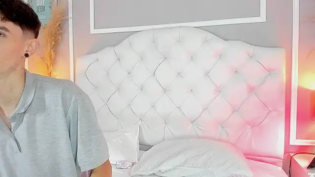 Snapshot of connor_and_angel chatting on January 28, 4:30 pm connor and angel online show from January 28, 4:30 pm