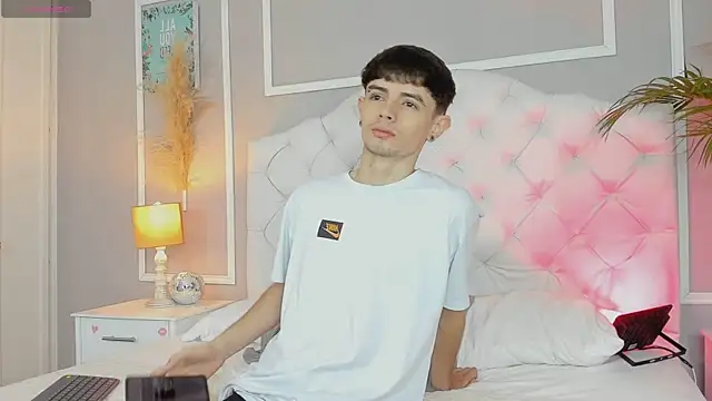 Snapshot of connor_and_angel chatting on March 7, 1:07 pm connor and angel online show from March 7, 1:07 pm