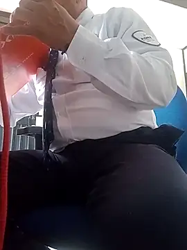 Snapshot of Jinenez chatting on November 15, 9:32 pm Jinenez online show from November 15, 9:32 pm