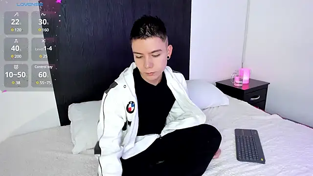 Snapshot of alanblack1 chatting on January 30, 12:37 pm alanblack1 online show from January 30, 12:37 pm