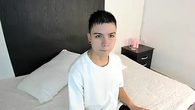 Snapshot of alanblack1 chatting on February 6, 1:10 pm alanblack1 online show from February 6, 1:10 pm