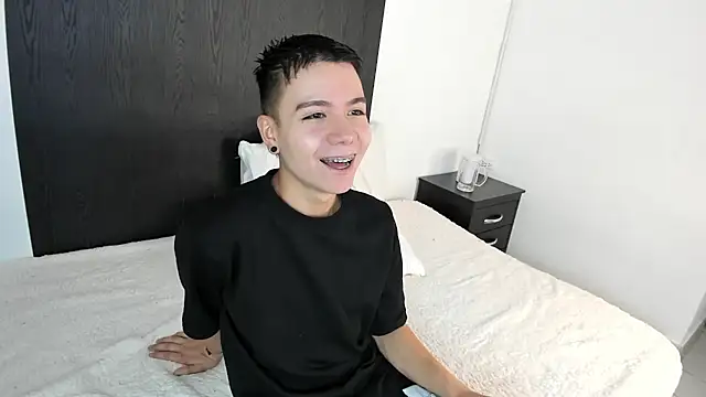 Snapshot of alanblack1 chatting on February 7, 11:34 am alanblack1 online show from February 7, 11:34 am