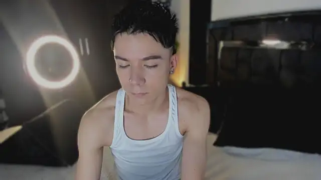 alanblack1 online show from March 30, 7:53 am