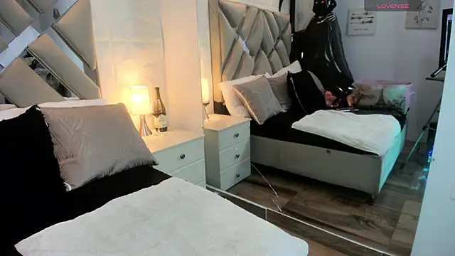 raquell moore online show from October 27, 11:47 am