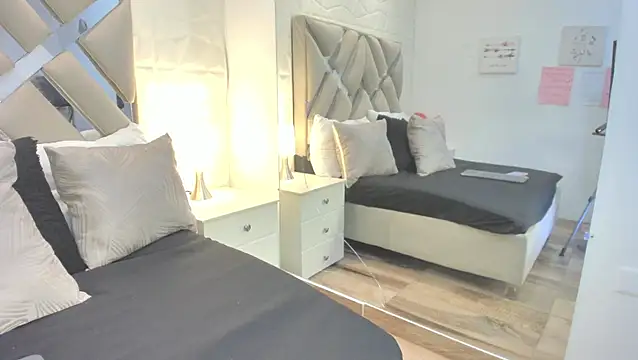 raquell moore online show from February 27, 12:05 pm