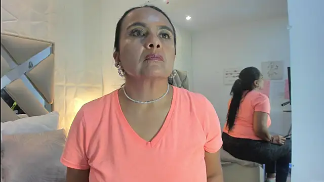 raquell moore online show from March 8, 2:04 am