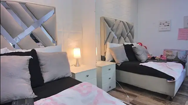 raquell moore online show from March 22, 10:02 pm