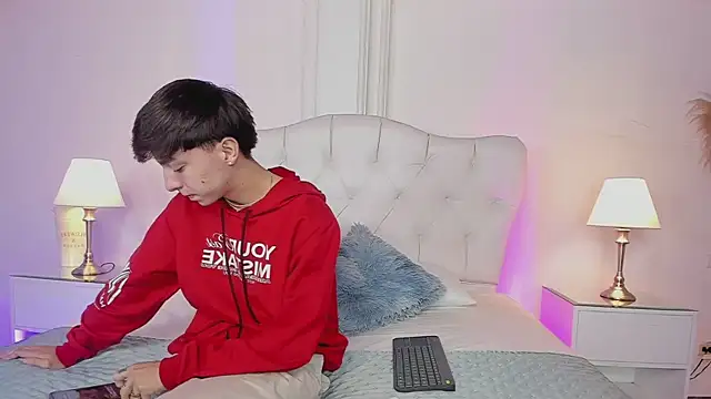 ethan and ava online show from March 22, 1:41 pm