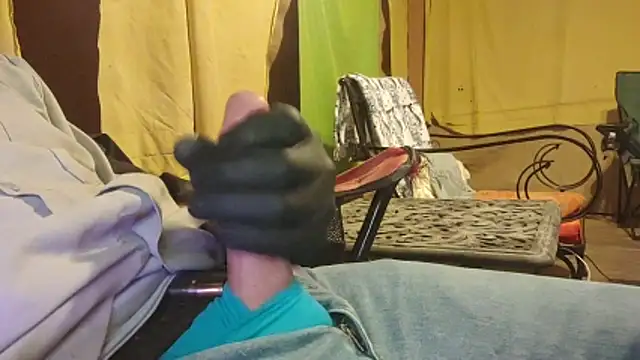 Snapshot of bwcbeat83 chatting on January 8, 1:19 am bwcbeat83 online show from January 8, 1:19 am