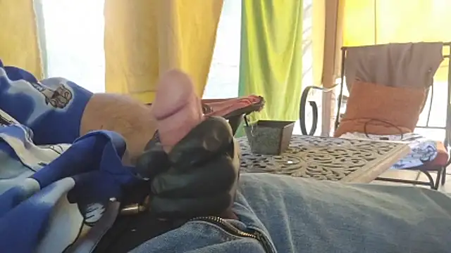 Snapshot of bwcbeat83 chatting on March 1, 5:26 pm bwcbeat83 online show from March 1, 5:26 pm