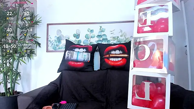 Snapshot of NicolettaLima chatting on February 14, 8:15 pm NicolettaLima online show from February 14, 8:15 pm