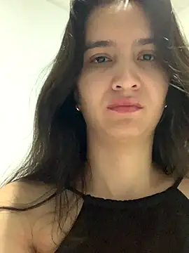 Bella still online show from December 3, 1:20 pm