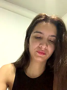 Bella still online show from December 4, 1:09 pm