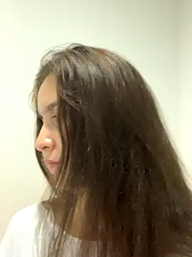 Snapshot of Bella_still chatting on December 20, 12:07 am Bella still online show from December 20, 12:07 am