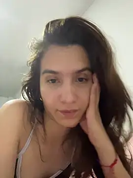 Snapshot of Bella_still chatting on April 3, 1:36 am Bella still online show from April 3, 1:36 am