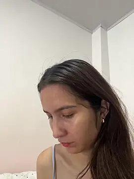 Snapshot of Bella_still chatting on April 3, 1:53 pm Bella still online show from April 3, 1:53 pm
