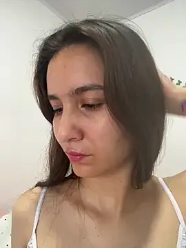 Snapshot of Bella_still chatting on May 13, 1:52 pm Bella still online show from May 13, 1:52 pm