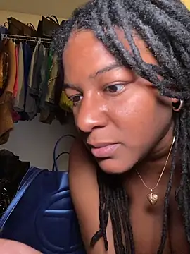 xoxoHotCoCo online show from April 7, 2:39 pm