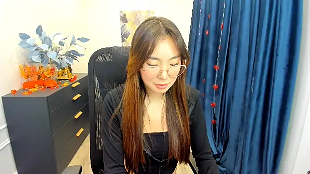 Snapshot of AnnaReyla chatting on November 2, 11:45 am AnnaReyla online show from November 2, 11:45 am