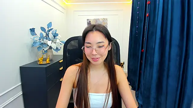 Snapshot of AnnaReyla chatting on November 27, 11:34 am AnnaReyla online show from November 27, 11:34 am