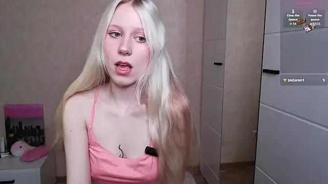 Snapshot of Mary_Kitty88 chatting on May 27, 8:55 am Mary Kitty88 online show from May 27, 8:55 am