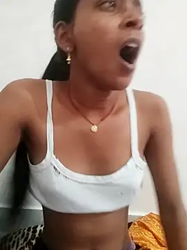 Snapshot of Divya-2007 chatting on November 11, 2:44 am Divya-2007 online show from November 11, 2:44 am