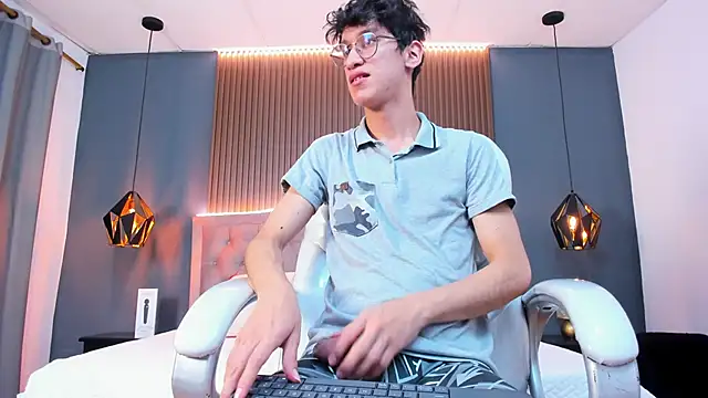 Cum hunters online show from September 21, 3:30 am