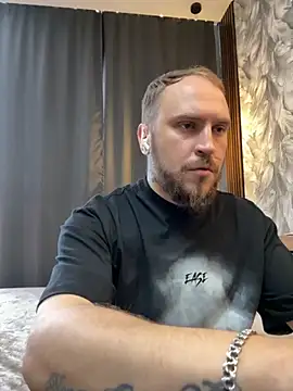 Snapshot of _XxX-XxX_ chatting on September 11, 9:42 am  XxX-XxX  online show from September 11, 9:42 am