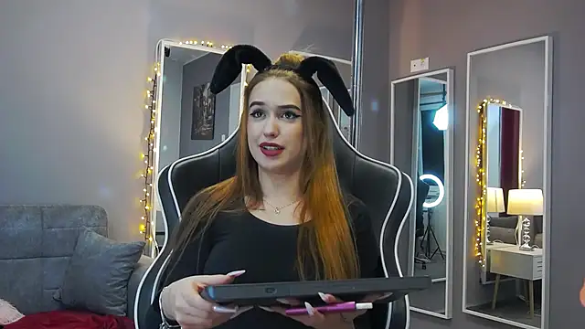 Eva Lovvia  online show from January 24, 12:20 am