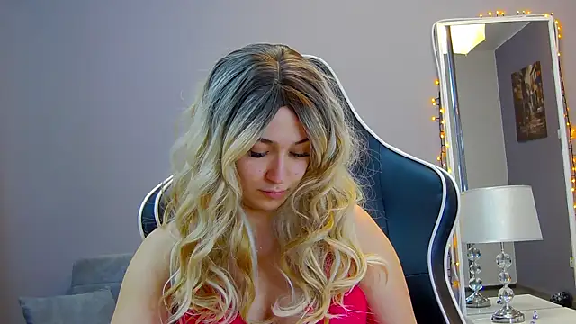 Eva Lovvia  online show from March 3, 7:39 pm