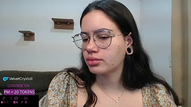 Snapshot of crystalll_room chatting on September 16, 2:56 am crystalll room online show from September 16, 2:56 am