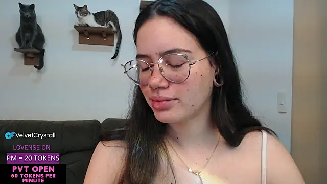 Snapshot of crystalll_room chatting on September 20, 5:41 am crystalll room online show from September 20, 5:41 am