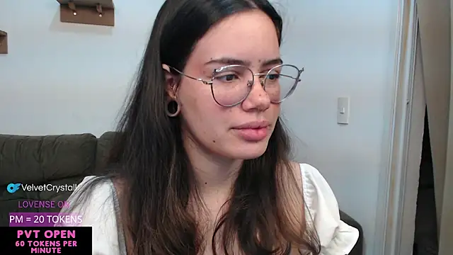 Snapshot of crystalll_room chatting on September 24, 2:48 am crystalll room online show from September 24, 2:48 am