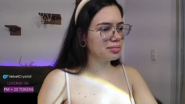 Snapshot of crystalll_room chatting on October 8, 7:39 am crystalll room online show from October 8, 7:39 am