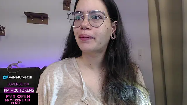 Snapshot of crystalll_room chatting on October 19, 6:47 am crystalll room online show from October 19, 6:47 am