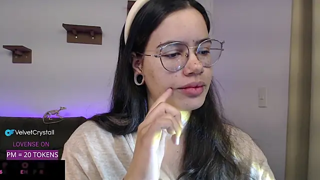 Snapshot of crystalll_room chatting on October 26, 7:36 am crystalll room online show from October 26, 7:36 am