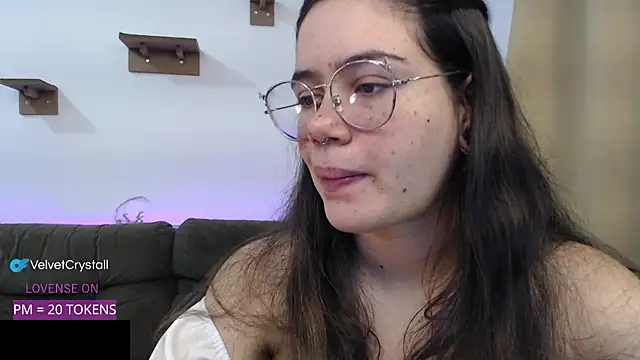 Snapshot of crystalll_room chatting on October 29, 6:15 am crystalll room online show from October 29, 6:15 am