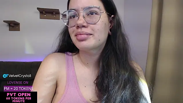 Snapshot of crystalll_room chatting on November 3, 4:14 am crystalll room online show from November 3, 4:14 am