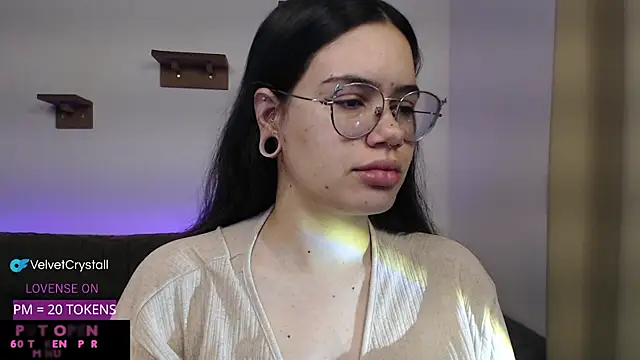 Snapshot of crystalll_room chatting on November 4, 7:18 am crystalll room online show from November 4, 7:18 am