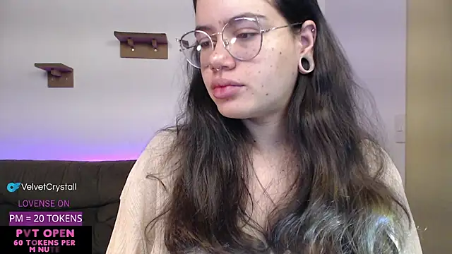 Snapshot of crystalll_room chatting on November 12, 6:25 am crystalll room online show from November 12, 6:25 am