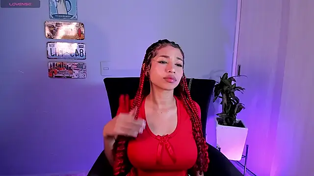 Snapshot of Curly915 chatting on February 11, 2:03 am Curly915 online show from February 11, 2:03 am